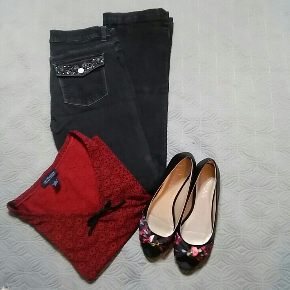 White House /Black Market black jeans, 2/31 hemmed